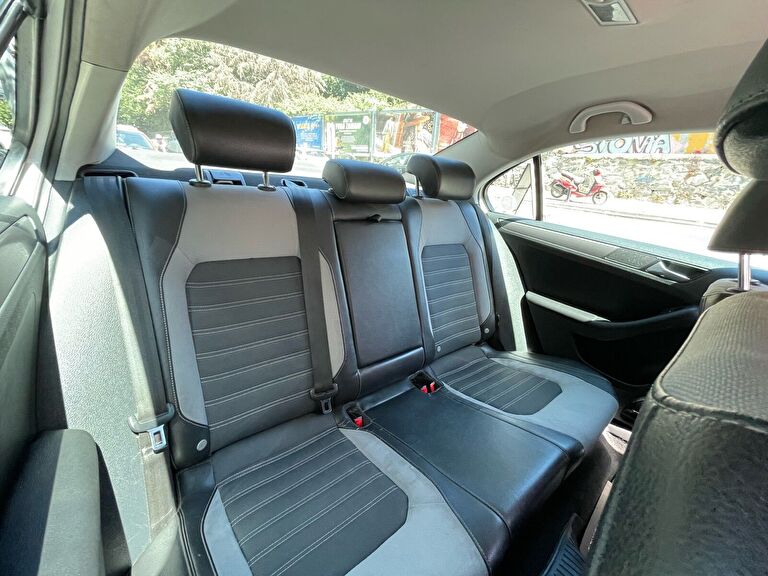 VOLKSWAGEN JETTA