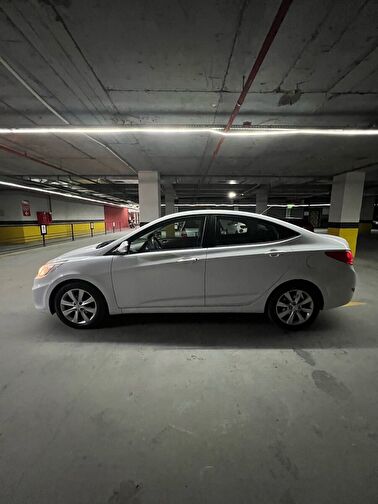 HYUNDAI ACCENT BLUE