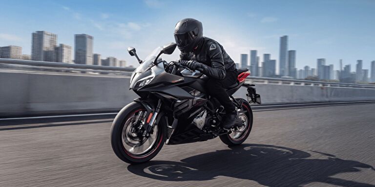 CFmoto 250SR