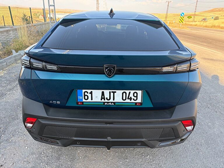 PEUGEOT 408