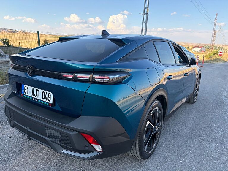 PEUGEOT 408