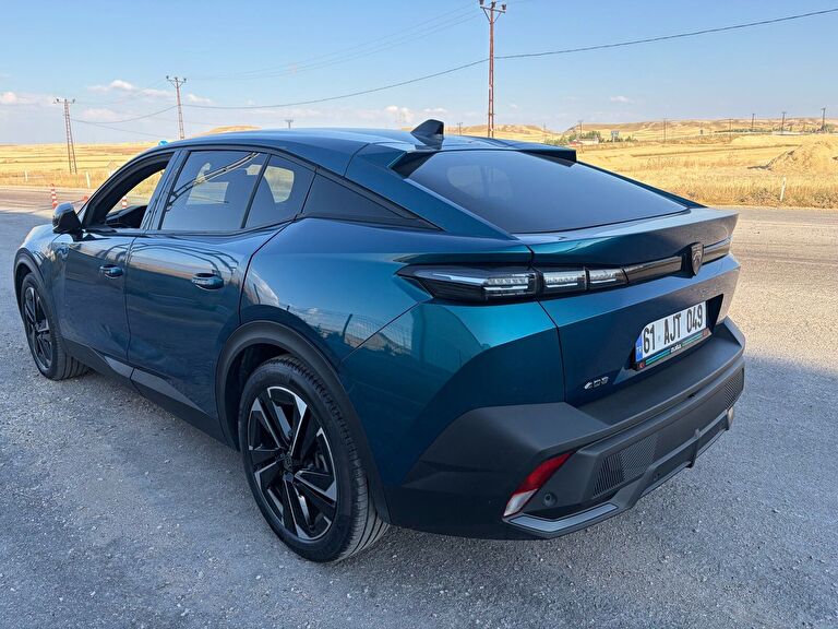 PEUGEOT 408