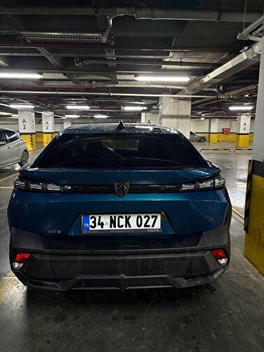 PEUGEOT 408