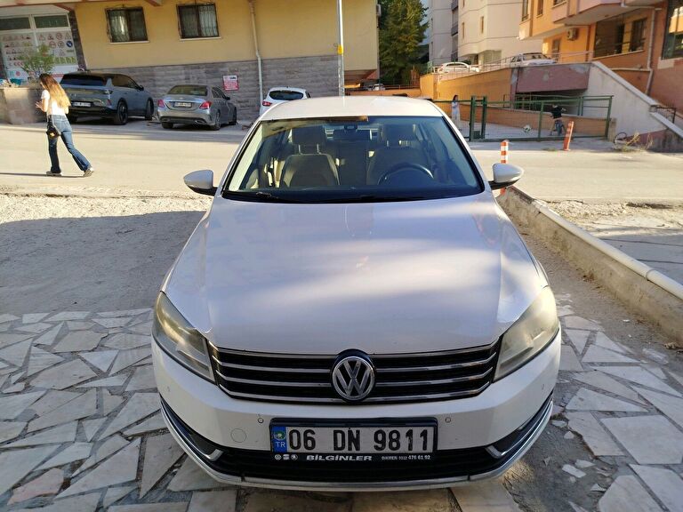 VOLKSWAGEN PASSAT