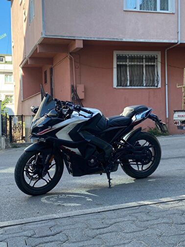 Bajaj Pulsar RS 200