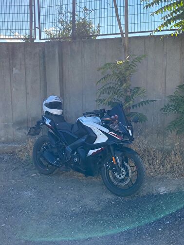 Bajaj Pulsar RS 200