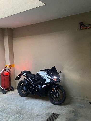Bajaj Pulsar RS 200