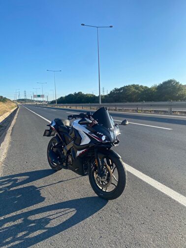 Bajaj Pulsar RS 200