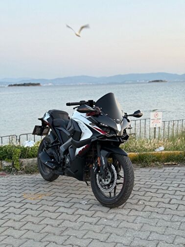 Bajaj Pulsar RS 200