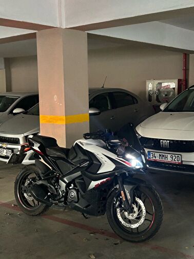 Bajaj Pulsar RS 200