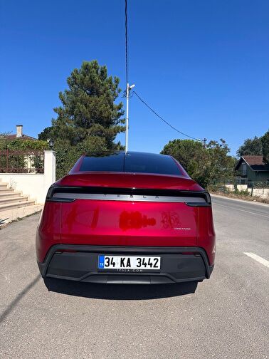 TESLA MODEL Y