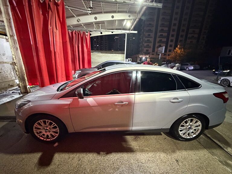 FORD FOCUS