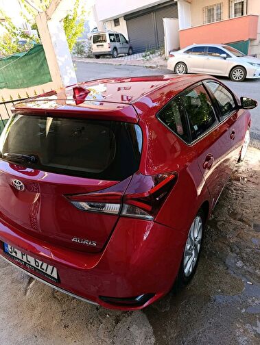 TOYOTA AURIS