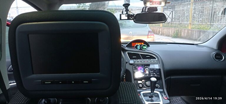 PEUGEOT 5008