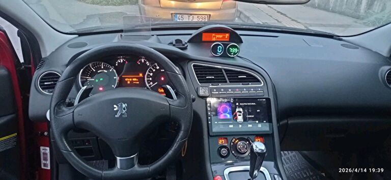 PEUGEOT 5008