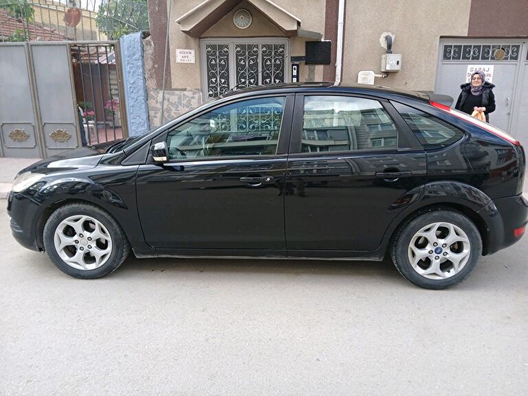 FORD FOCUS