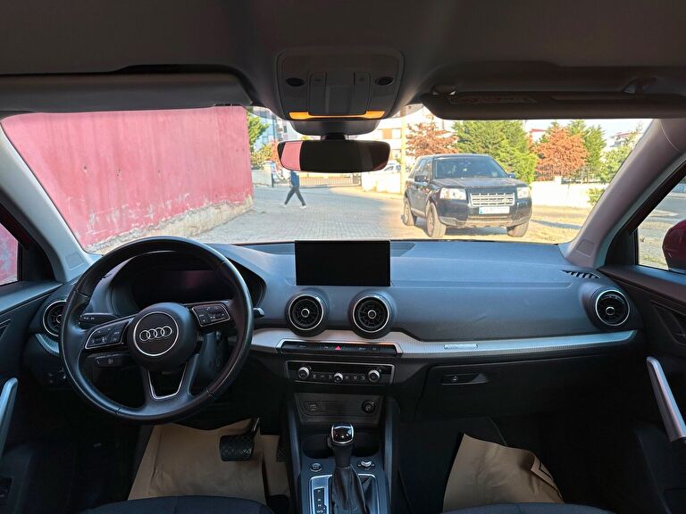 AUDI Q2