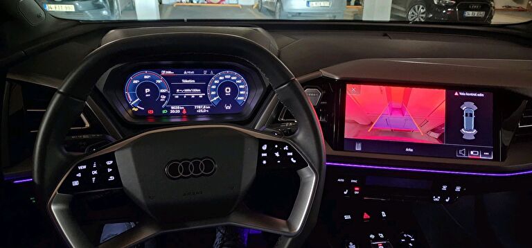AUDI Q4