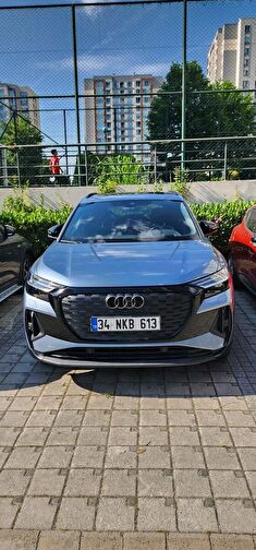 AUDI Q4