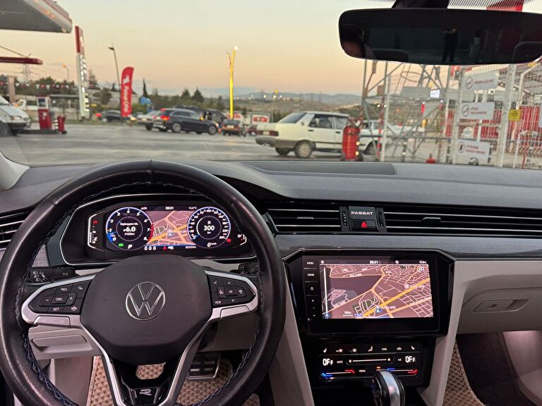 VOLKSWAGEN PASSAT
