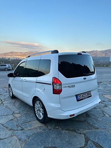 FORD TOURNEO COURIER