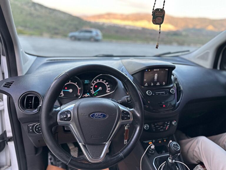 FORD TOURNEO COURIER