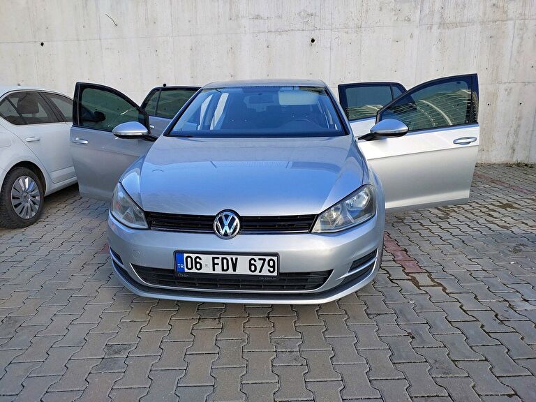 VOLKSWAGEN GOLF
