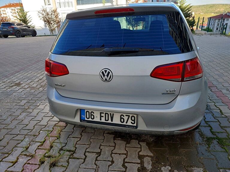 VOLKSWAGEN GOLF