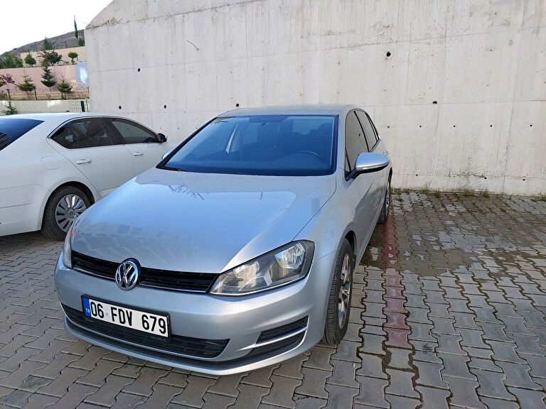 VOLKSWAGEN GOLF