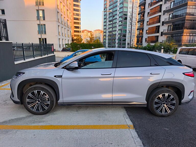 BYD SEALION 7