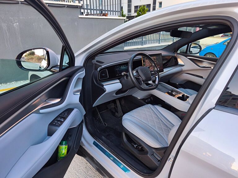 BYD SEALION 7