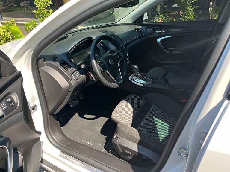 OPEL INSIGNIA