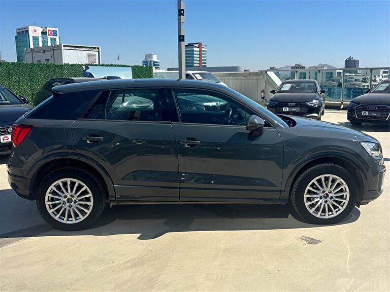 AUDI Q2