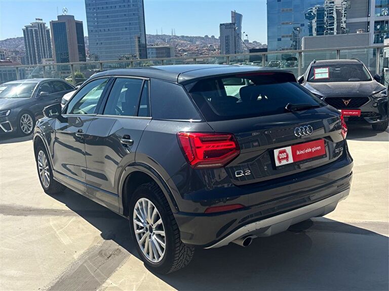 AUDI Q2