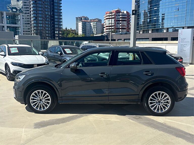 AUDI Q2