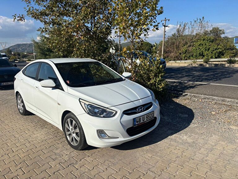 HYUNDAI ACCENT BLUE