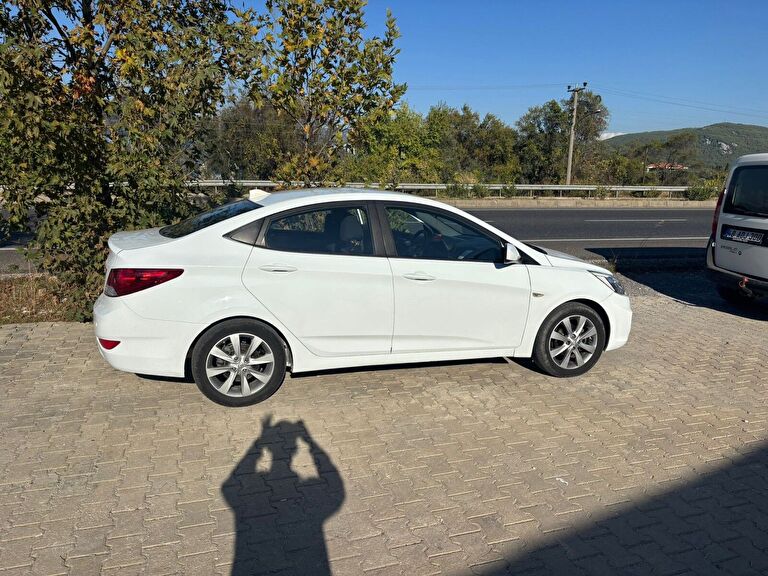 HYUNDAI ACCENT BLUE