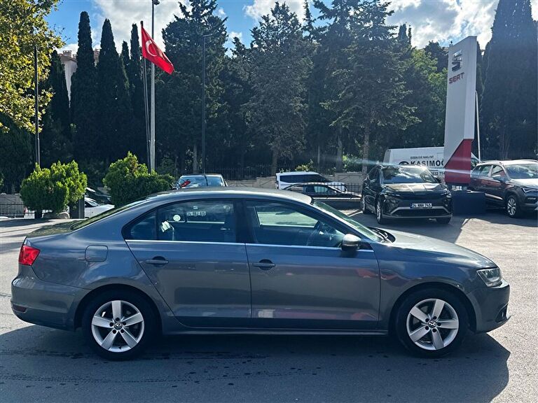 VOLKSWAGEN JETTA