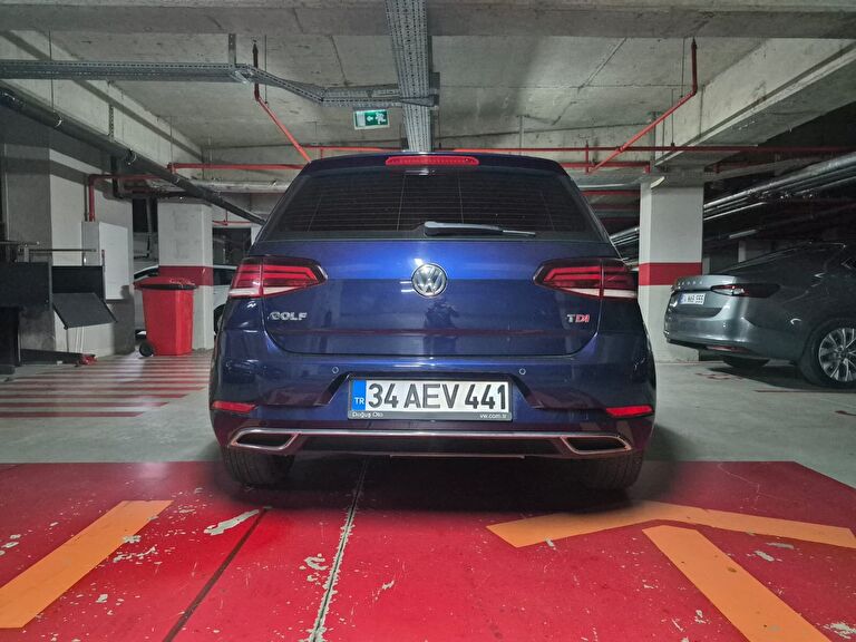 VOLKSWAGEN GOLF