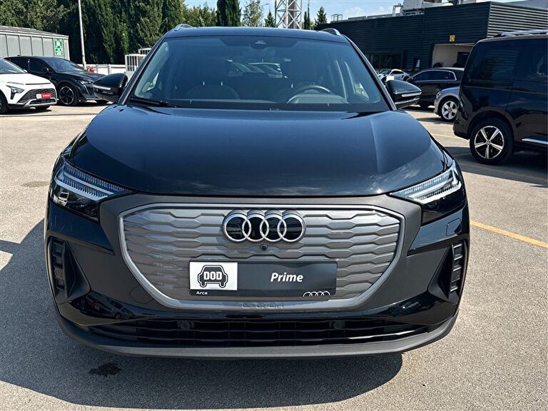 AUDI Q4