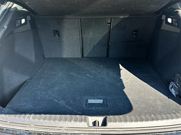 AUDI Q4
