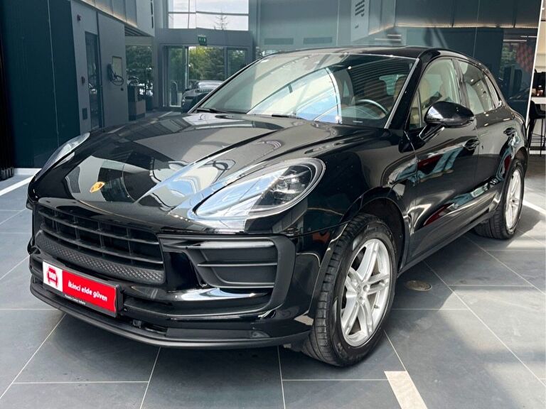 PORSCHE MACAN