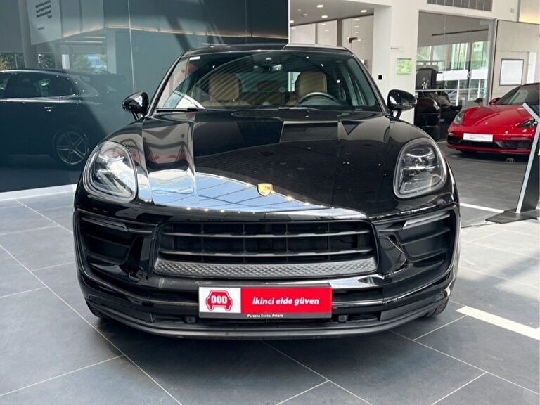 PORSCHE MACAN
