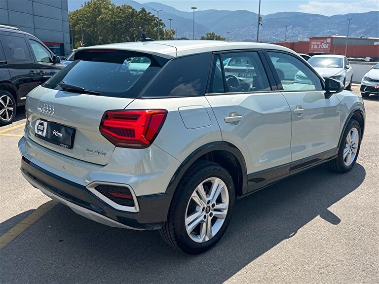 AUDI Q2