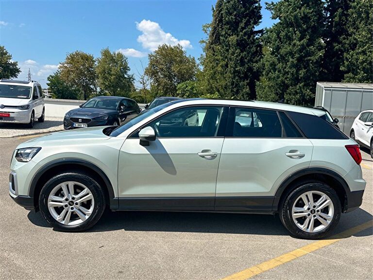 AUDI Q2