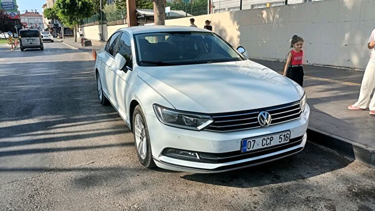 VOLKSWAGEN PASSAT
