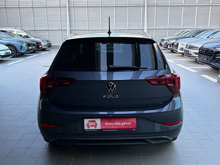 VOLKSWAGEN POLO