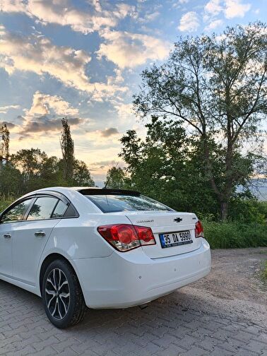 CHEVROLET CRUZE