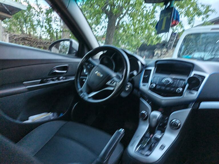 CHEVROLET CRUZE