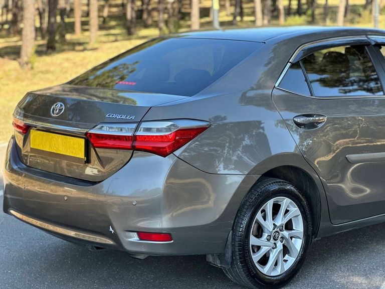 TOYOTA COROLLA